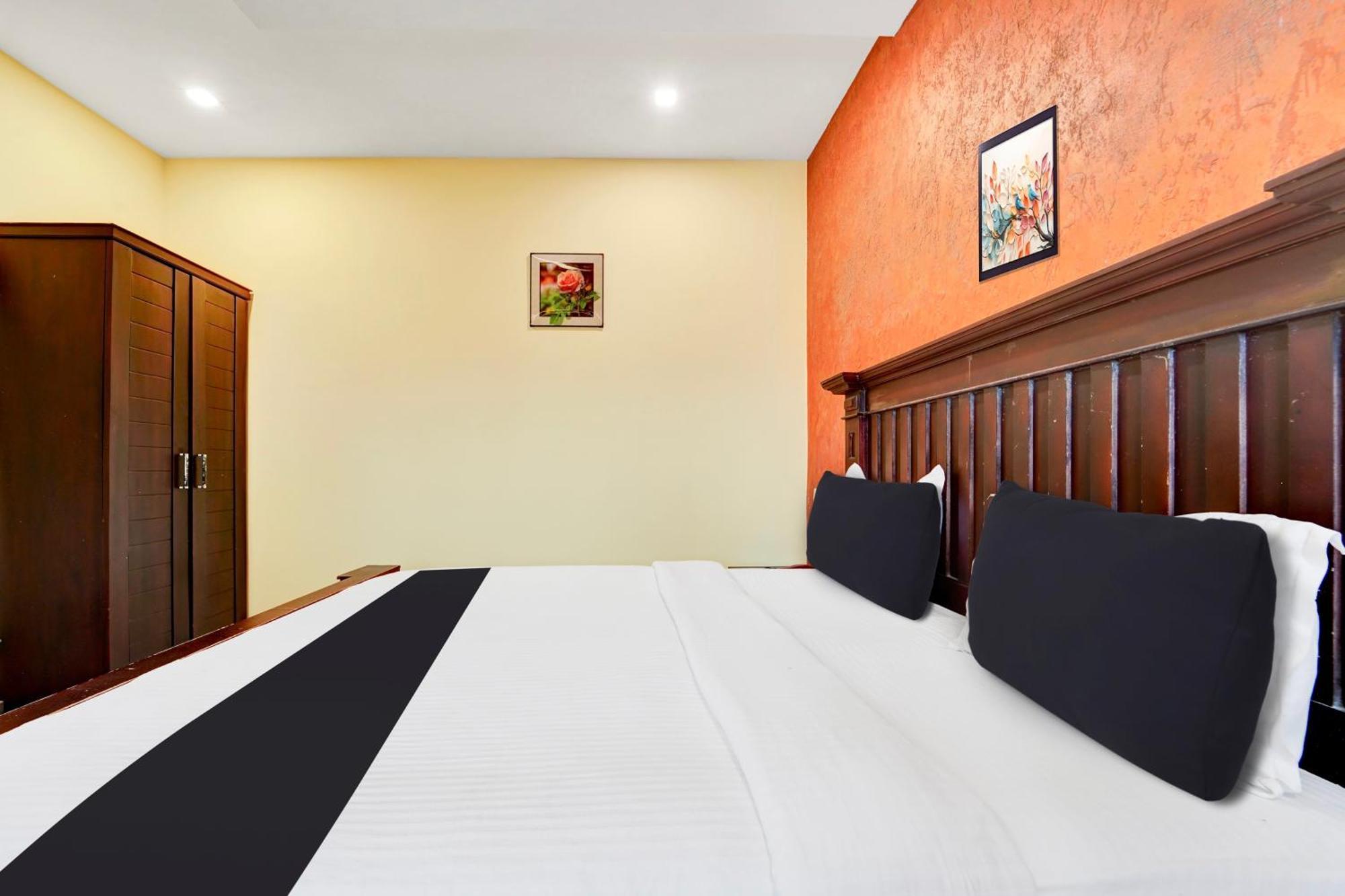 Отель Super Townhouse Ernakulam North Коччи Экстерьер фото